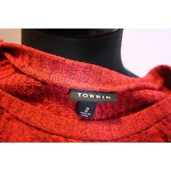 Torrid Sweater Pullover Red Black Raglan Sleeves Raw Seams Size 2 18/20 - Picture 3 of 3